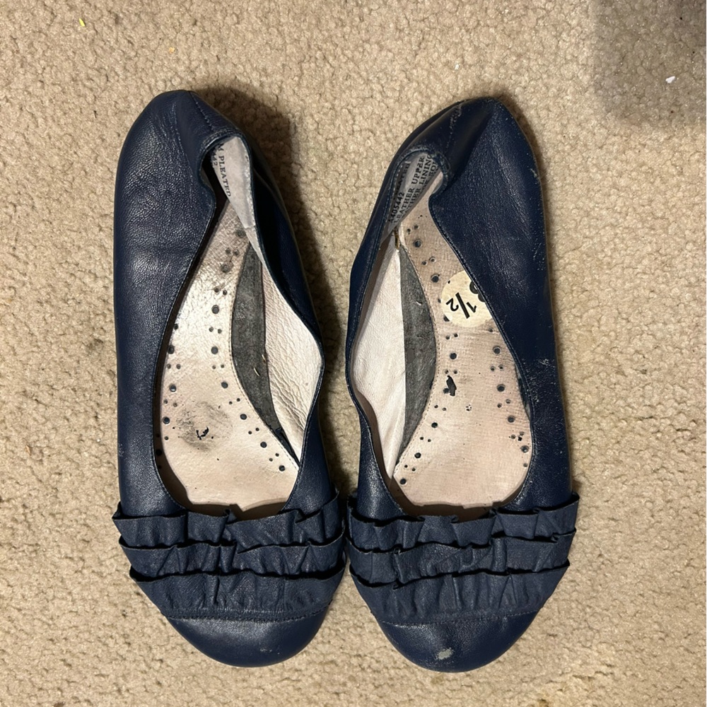 Navy blue ruffel well worn women’s flats